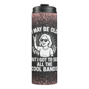 "Ik ben misschien oud, maar ik heb alle coole band Thermosbeker