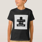 Ik ben niet autistisch, ik ben speciaal T-shirt (Voorkant)