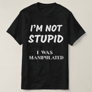 IK BEN NIET DOM, IK WERD GEMANIPULEERD T-SHIRT