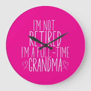 Ik ben niet gepensioneerd, ik ben een fulltime oma grote klok