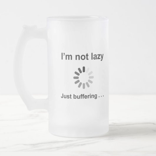Ik ben niet lui... gewoon bufferen matglas bierpul (Links)