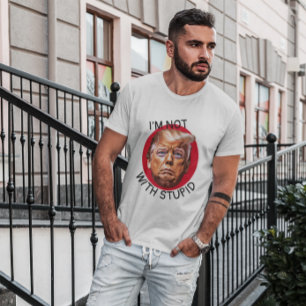 Ik ben niet met een stomme trump t-shirt