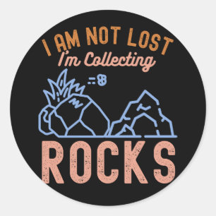 Ik ben niet verdwaald, ik verzamel stenen ronde sticker