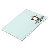 Ik ben omringd door idioten. Funny Penguin Notitieblok (Schuin)