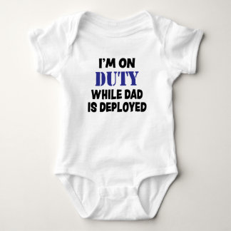 Ik ben op plicht terwijl vader wordt ingezet baby romper