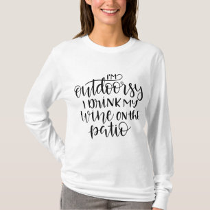 Ik ben Outdoorsy Ik Drink mijn Wijn op de Patio Fu T-shirt