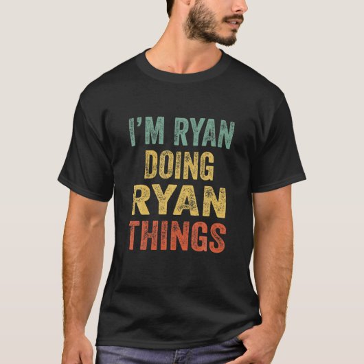 Ik ben Ryan Doing Ryan Dingen Fun Personalized Fir T-shirt (Voorkant)
