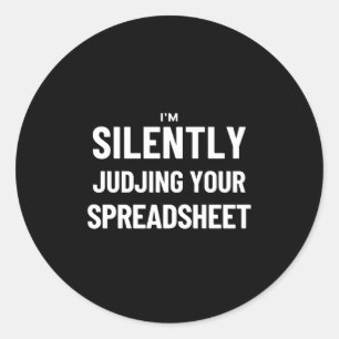 Ik ben stilletjes je spreadsheet aan het beoordele ronde sticker