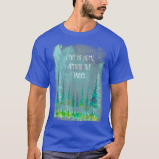 Ik ben thuis onder bomen die een kampering maken. t-shirt
