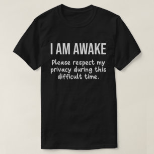 Ik ben wakker, respecteer mijn privacy alstublieft t-shirt