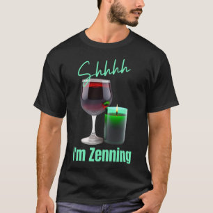 Ik ben Zenning Zen wijnkaarsen Rustig mediterende  T-shirt