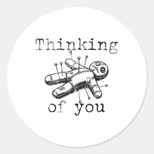Ik denk aan je grappige Voodoo Doll Ronde Sticker