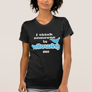 Ik denk dat iemand mij volgt t-shirt
