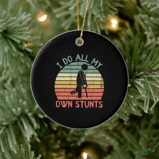 Ik doe al m'n eigen stunts. keramisch ornament (Boom)