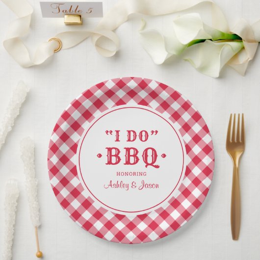 Ik doe BBQ Red Gingham Custom Weddenschap Monogram Papieren Bordje (Huwelijk)