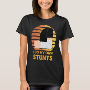 Ik doe mijn eigen stunts gebroken arm letsel snel t-shirt
