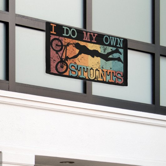 Ik doe mijn eigen stunts - Mountain Bike Spandoek (Buitenkant Gebouw)