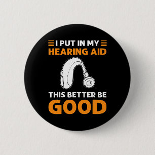 Ik Doe Mijn Hoorapparaat In. Dit Moet Wel Goed Zij Ronde Button 5,7 Cm