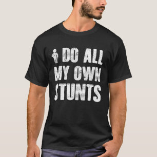 Ik doe m'n eigen stunts goed door de jurk. t-shirt
