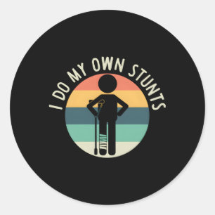 Ik doe m'n eigen stunts goed in de jurk. ronde sticker