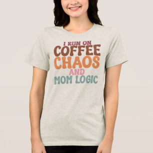 Ik Draai Op Koffie Chaos En Moeder Logica Moederda Tri-Blend Shirt