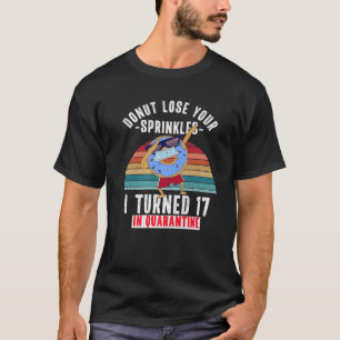 Ik draaide 17 in Quarantine Funny Donut Meme 17th  T-shirt