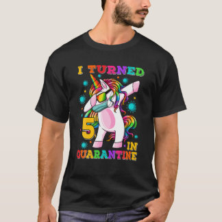 Ik draaide 5 in Quarantine Dabbing Unicorn 5e gebo T-shirt