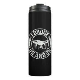 Ik drink aan en aan thermosbeker