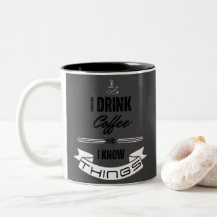 Ik Drink koffie en ik ken dingen Tweekleurige Koffiemok