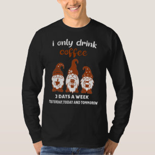 Ik Drink slechts 3 dagen per week koffie met kabou T-shirt
