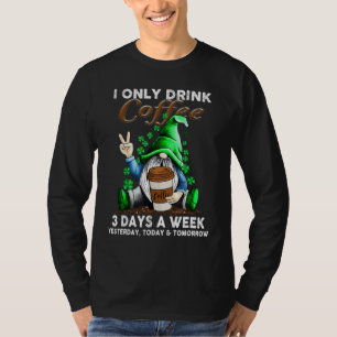 Ik Drink vandaag maar drie dagen per week koffie T-shirt