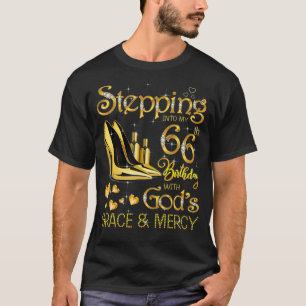 Ik ga mijn 66ste verjaardag binnen met Gods genade T-shirt