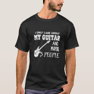 Ik Geef Alleen Om Mijn Gitaar En Misschien 3 Mense T-shirt