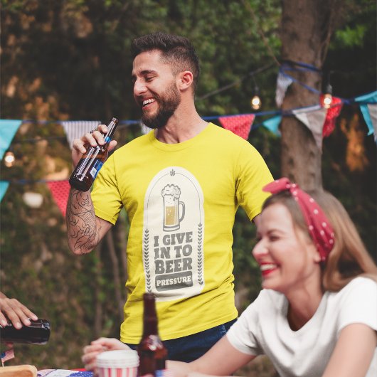 Ik geef toe aan de druk van de bier t-shirt