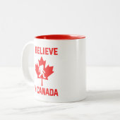 Ik geloof in Canada - grappige voet Tweekleurige Koffiemok (Voorkant links)