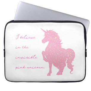 Ik geloof in de onzichtbare roze eenhoorn. laptop sleeve