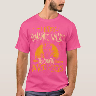 Ik geniet van romantische wandelingen door spookac t-shirt