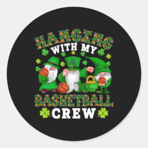 Ik hang met mijn basketbalploeg drie Patrick's Day Ronde Sticker