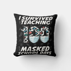 Ik heb 100 gemaskerde schooldagen overleven kussen