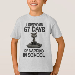 Ik heb 67 dagen slapen overleefd, grappige kat mem t-shirt