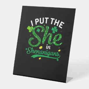 Ik heb de She in het Shenanigans Shirt St Patricks Reclamebord Met Voetstuk