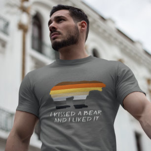 Ik heb een beer gekust en het beviel me Gay Vlag T-shirt