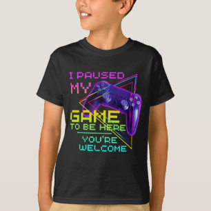 IK HEB MIJN GAME GESPECIALISEERD OM HIER TE ZIJN.  T-SHIRT