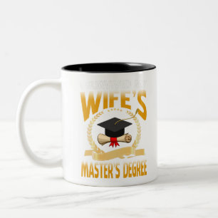 Ik heb mijn vrouw's master Happy Senior overleven Tweekleurige Koffiemok