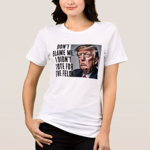 Ik heb niet op de misdadiger Trump gestemd Tri-Blend Shirt
