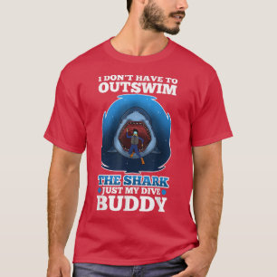 Ik hoef de haai niet voor te blijven, alleen mijn t-shirt