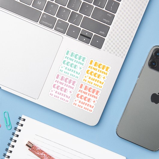 Ik hoop dat er vandaag iets goeds gebeurt sticker (Laptop met iPhone)