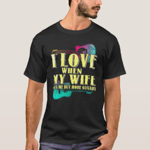 Ik hou ervan als mijn vrouw me meer gitaren laat k t-shirt