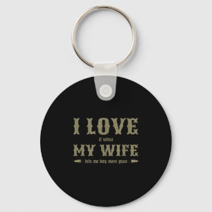 Ik hou ervan als mijn vrouw me meer Pistolen laat Sleutelhanger
