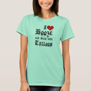Ik hou van drank en meiden met tatoeages t-shirt